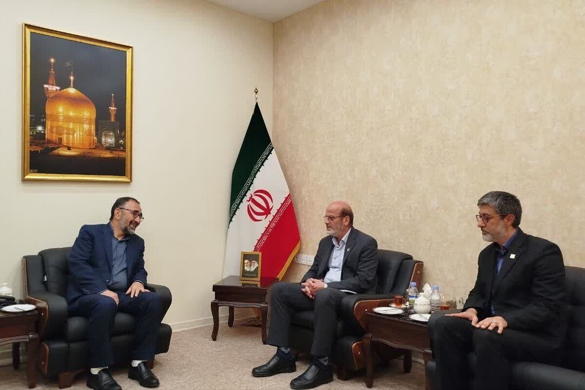 رئیس جهاد دانشگاهی کشور و استاندار خراسان رضوی با یکدیگر دیدار و گفتگو کردند.