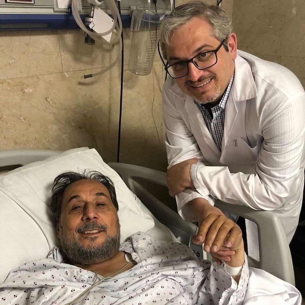 مجید قناد، مجری پیشکسوت برنامه های کودک که به دنبال تصادف رانندگی دچار عارضه مغزی شده بود تحت عمل جراحی قرار گرفت و نزدیکان او شرایطش را خوب توصیف می‌کنند.