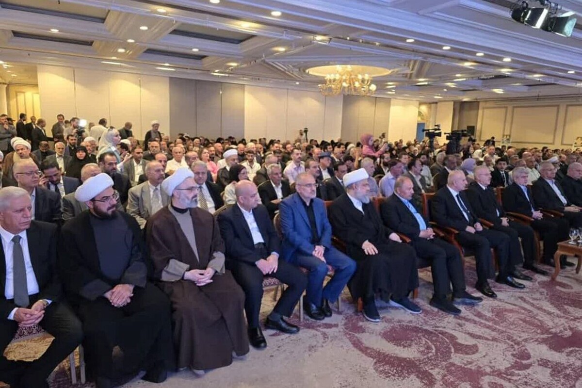 آیین افتتاحیه نهمین اجلاسیه بین‌المللی «مجاهدان در غربت»، با شعار «نقش شهدای خدمت در حمایت از جبهه مقاومت» در دمشق برگزار شد.