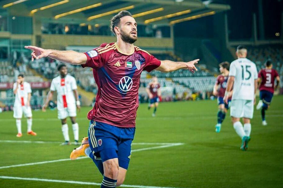 احمد نوراللهی در تیم منتخب این فصل امارات حضور دارد.