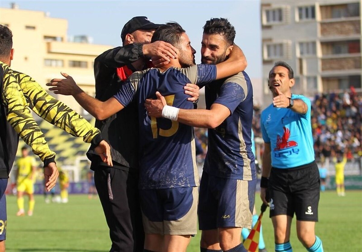 ویدیو جشن صعود چادرملوی اردکان به لیگ برتر را در ادامه ببینید.