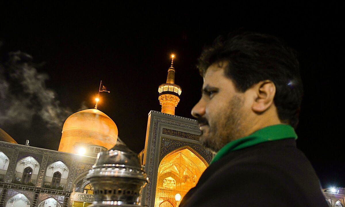 از اسناد ۴۳۳ساله عودسوزی حرم امام‌رضا(ع) در آیینی با حضور مسئولان کتابخانه آستان قدس رضوی در محل موزه حرم مطهر رضوی رونمایی شد.