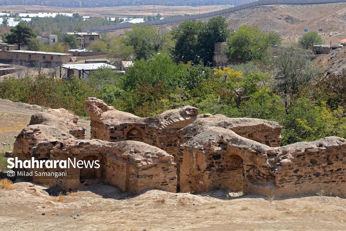 درباره یک اثر تاریخی دوران صفویه که بیخ گوش مشهد و در نزدیکی روستای خلج است. یک بنای تاریخی که امروزه ویرانه‌ای بیش نیست.