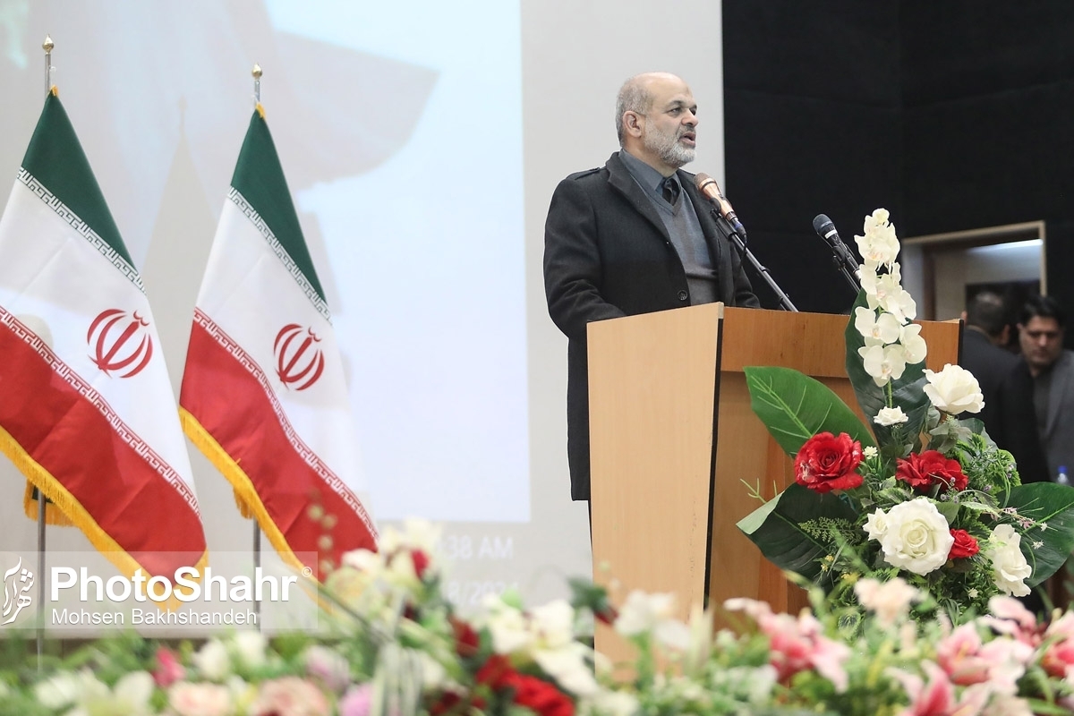 وزیر کشور با بیان اینکه دشمنان از مدت‌ها پیش به‌دنبال القای جدایی میان مسئولان و مردم هستند، گفت: همگی مشاهده کردیم که در تشییع این شهدای بزرگوار، همبستگی با نظام و رهبری و مسئولان مشخص شد.