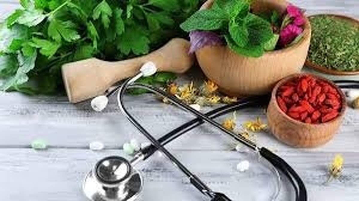 کارشناس برنامه طب ایرانی و مکمل معاونت بهداشت دانشگاه علوم پزشکی مشهد گفت: یکی از بیماری‌هایی که اکثر مردان سالمند به آن مبتلا می‌شوند، بزرگی خوش‌خیم پروستات است که شیوع آن از چهل‌سالگی به بعد افزایش می‌یابد به‌طوری‌که در دهه ششم عمر، در ۵۰ درصد و در دهه نهم عمر، در ۸۰ درصد مردان بروز می‌کند.