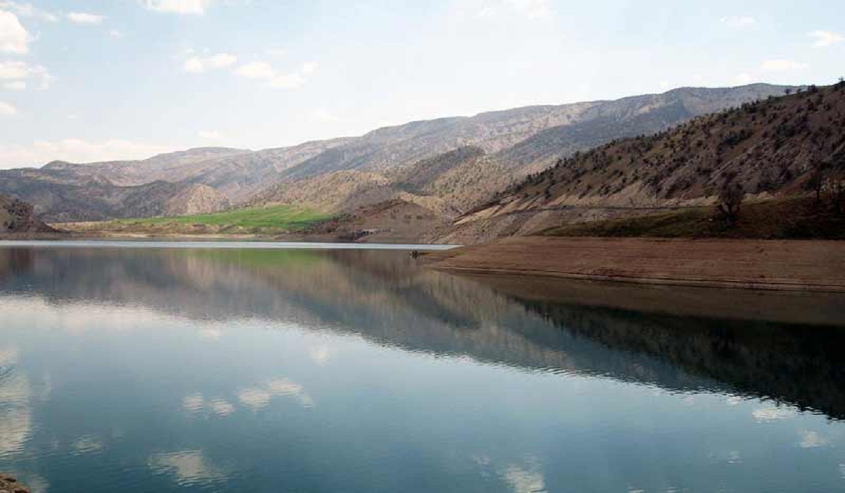 ویدئویی از دریاچه زیبای مانشت در ارتفاعات مانشت کوه زیبای ایلام را مشاهده می‌کنید.