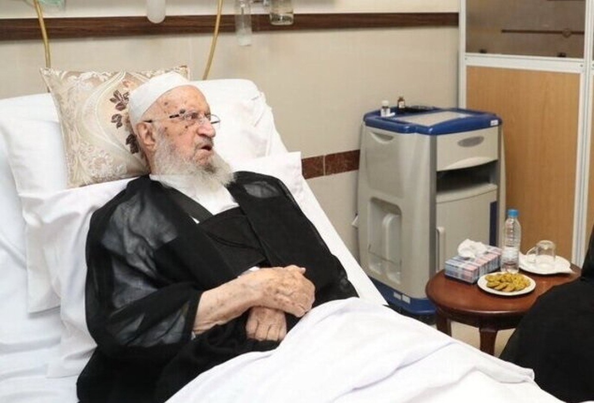 بعد از اینکه آیت‌الله مکارم‌شیرازی به علت مسمومیت گوارشی به بیمارستان منتقل شد، حالا یکی از نزدیکان این مرجع تقلید از آخرین وضعیت او خبر داده است.