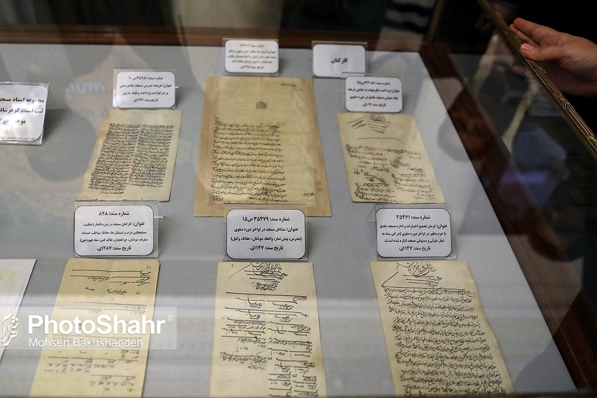 در میان اسناد باقی‌مانده در مرکز اسناد آستان‌‌قدس‌رضوی، چند سند وجود دارد که موضوع آن، پیگیری برای پیدا‌کردن دختر ده‌ساله حسین قبادی، مباشر املاک آستان‌قدس‌رضوی، در کندکلی سرخس است که گویا خرداد سال ‌۱۳۳۰ در حوالی خانه‌اش دزدیده می‌شود.
