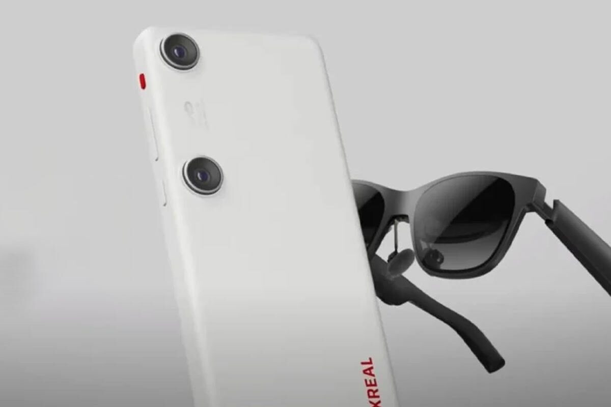 دستگاه جدید Xreal Beam Pro شبیه موبایل‌های امروزی است، اما در دسته‌ی گوشی‌های هوشمند قرار نمی‌گیرد.