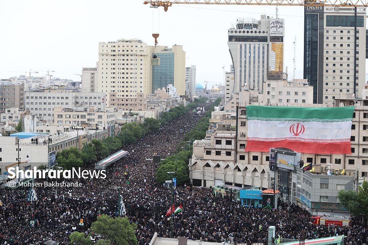 امروز پنجشنبه ۳ خرداد ۱۴۰۳ پیکر گلگون کفن شهدای خدمت به روی دست مردم مشهد و ایران به سمت حرم مطهر رضوی تشییع و شهید سید ابراهیم رئیسی در حرم مطهر رضوی در آرامگاه ابدی‌اش آرام گرفت.