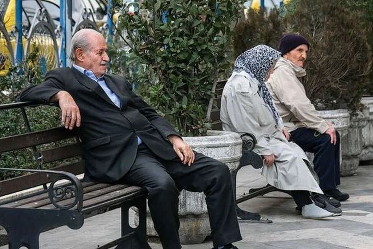 در قانون برنامه هفتم توسعه به مواردی در خصوص متناسب سازی یا همسان سازی حقوق بازنشستگان پرداخته شده است، بازنشستگان که چشم امید به افزایش حقوق و پُر برکت شدن سفره‌های خود دارند هر خبری را در این زمینه پیگیری می‌کنند، اما سوال‌ها و ابهاماتی مطرح شده که نیازمند پرداختن به آن در جهت تنویر افکار عمومی است.