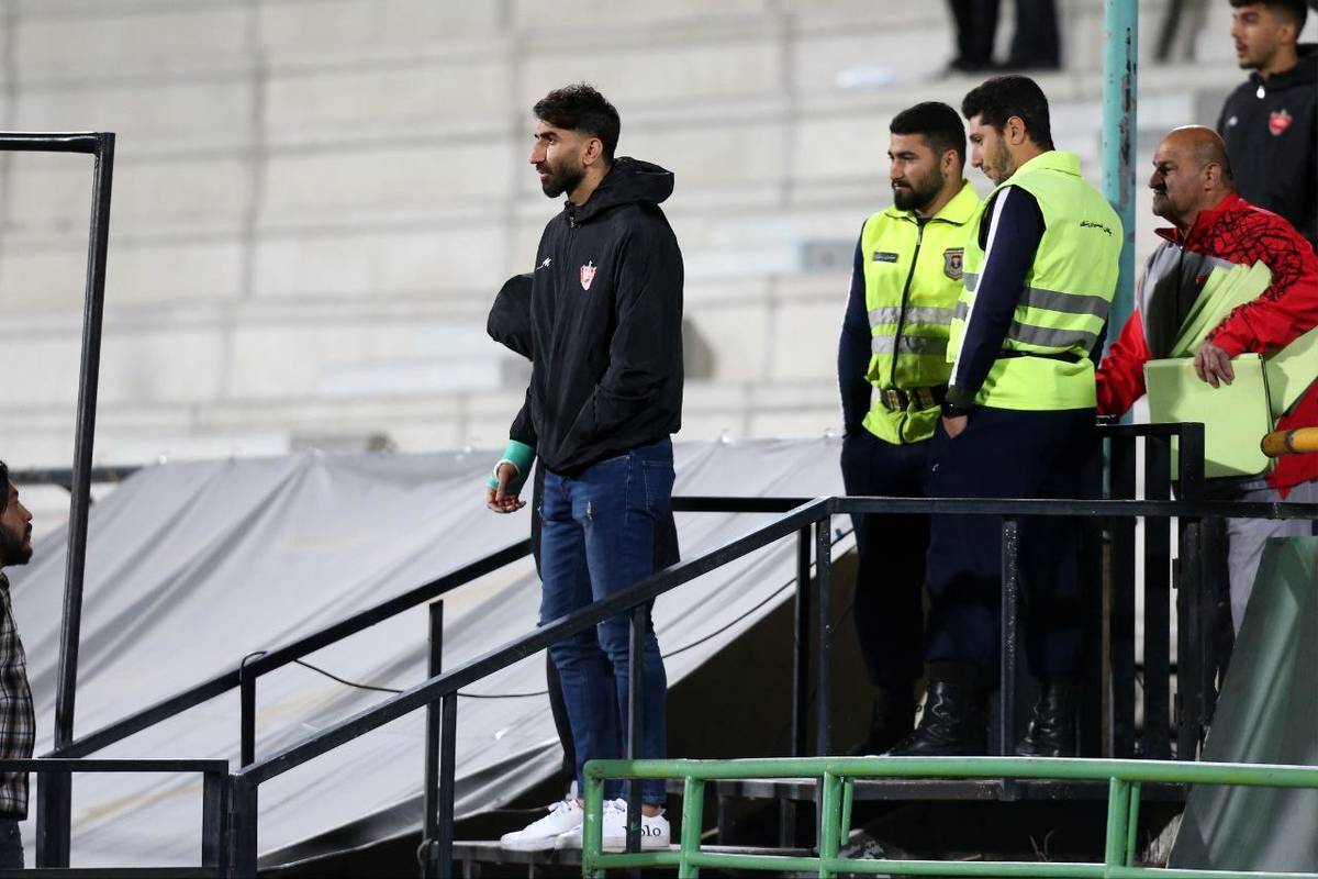 گلر ملی پوش پرسپولیس این روز‌ها سردرگم و گیج است.