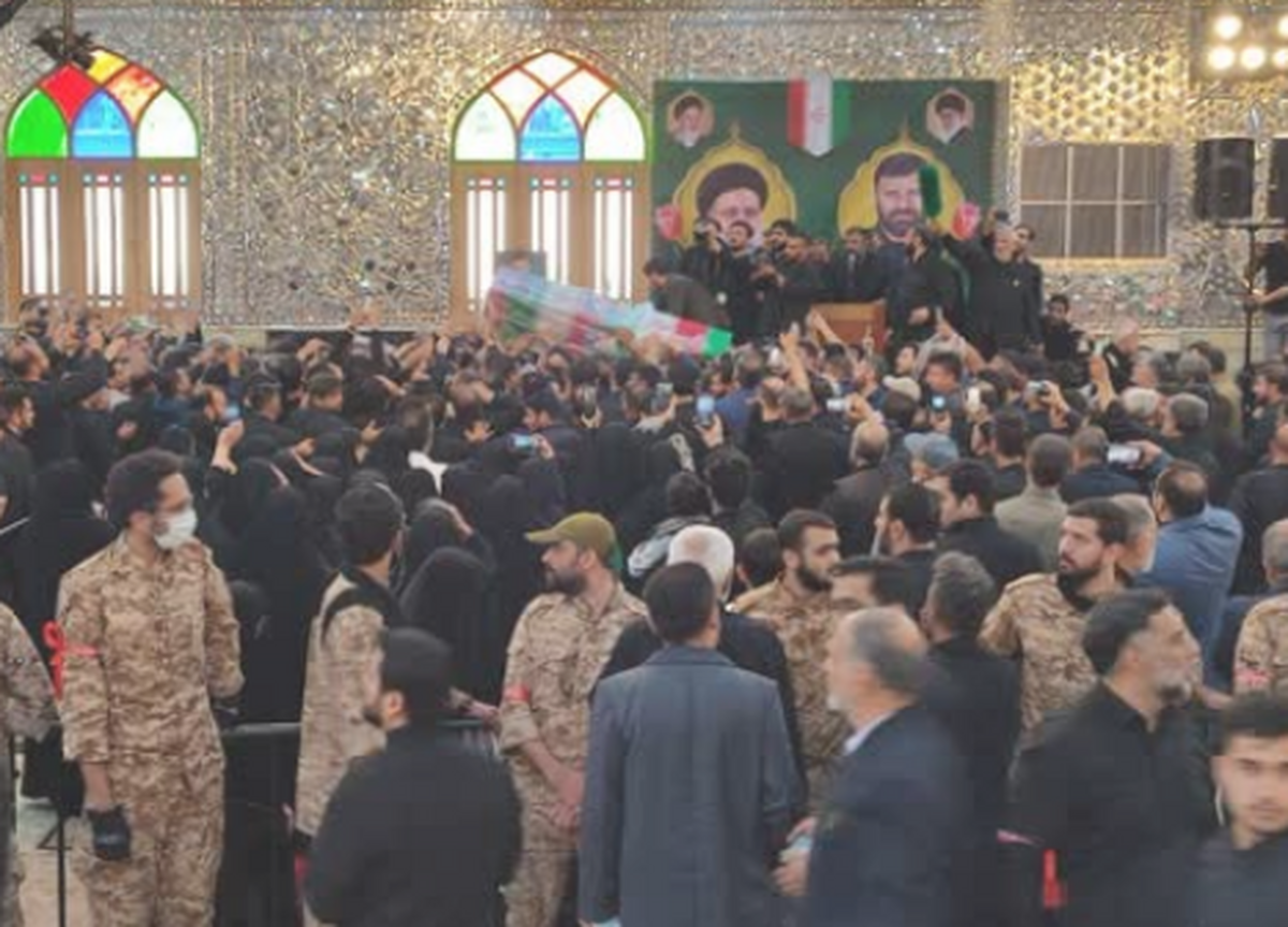 شهید سید مهدی موسوی فرمانده یگان حفاظت ریاست جمهوری در حرم مطهر حضرت عبدالعظیم (ع) در شهرری خاکسپاری شد.