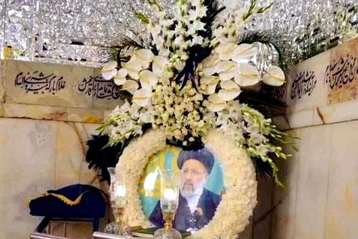 جمعه ۴ خرداد ۱۴۰۳ اولین جمعه‌ای است که شهید جمهور برنامه کاری ندارد و در جوار حریم امن رضوی آرام گرفته است.