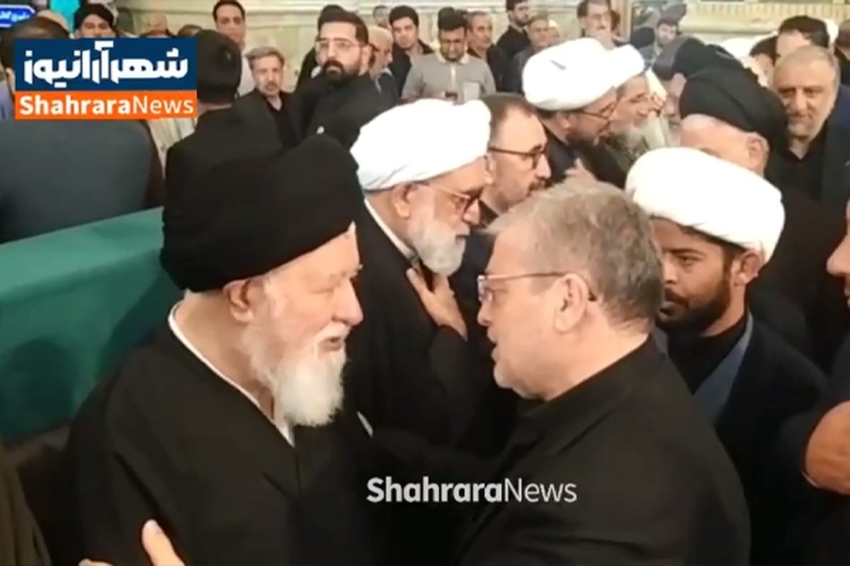 مراسم بزرگداشت شهدای خدمت، خادم الرضا (ع) شهید آیت الله سید ابراهیم رئیسی و همراهان شهیدش عصر امروز در رواق امام خمینی (ره) حرم مطهر رضوی برگزار شد.