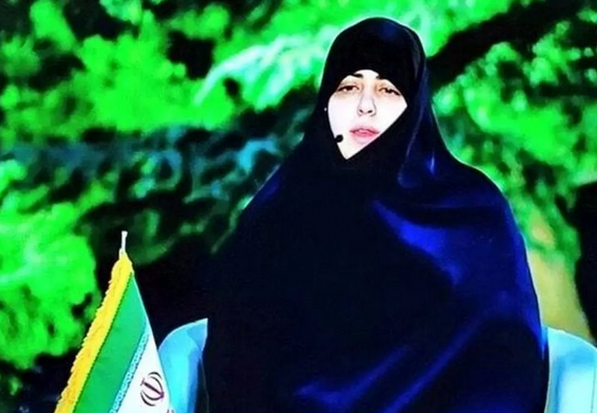 شهید سیدابراهیم رئیسی در مصاحبه‌ای با محمدحسین رنجبران در برنامه «دستخط»، درباره نوع شغل، میزان تحصیلات، وضعیت تأهل و میزان مهریه دخترانش توضیحات جالبی داده بود. این اطلاعات جالب را به روایت از شهید رئیسی می‌بینید و می‌شنوید.