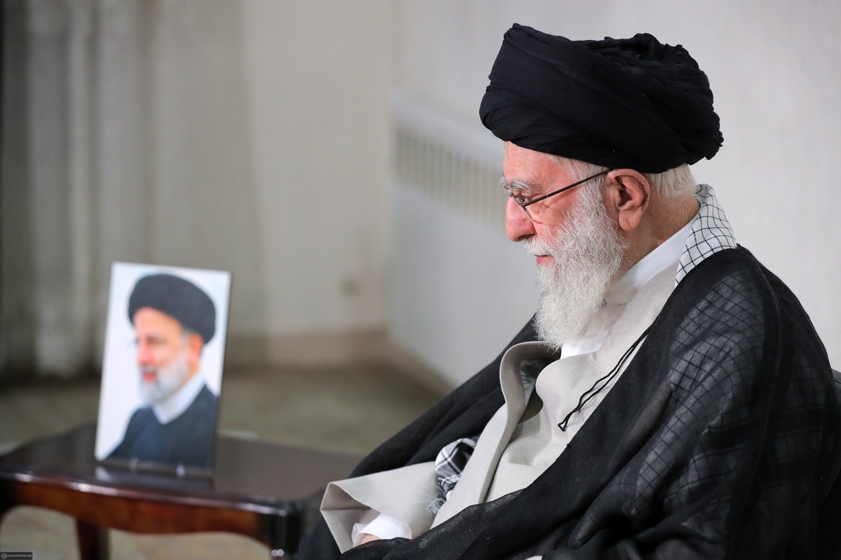 نماهنگی از بیانات رهبر معظم انقلاب اسلامی در منزل شهید آیت‌الله رئیسی را اینجا ببینید.