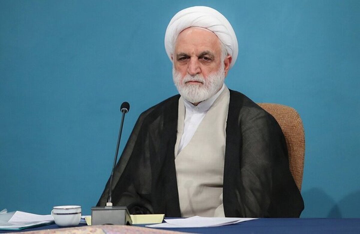 مرکز رسانه قوه قضاییه در واکنش به گمانه‌زنی‌های انتخاباتی در فضای مجازی باانتشار اطلاعیه‌ای اعلام کرد:ریاست قوه قضاییه مطلقاً قصدی برای گام نهادن در مسیر انتخاباتی جهت تصدی ریاست دولت ندارد.