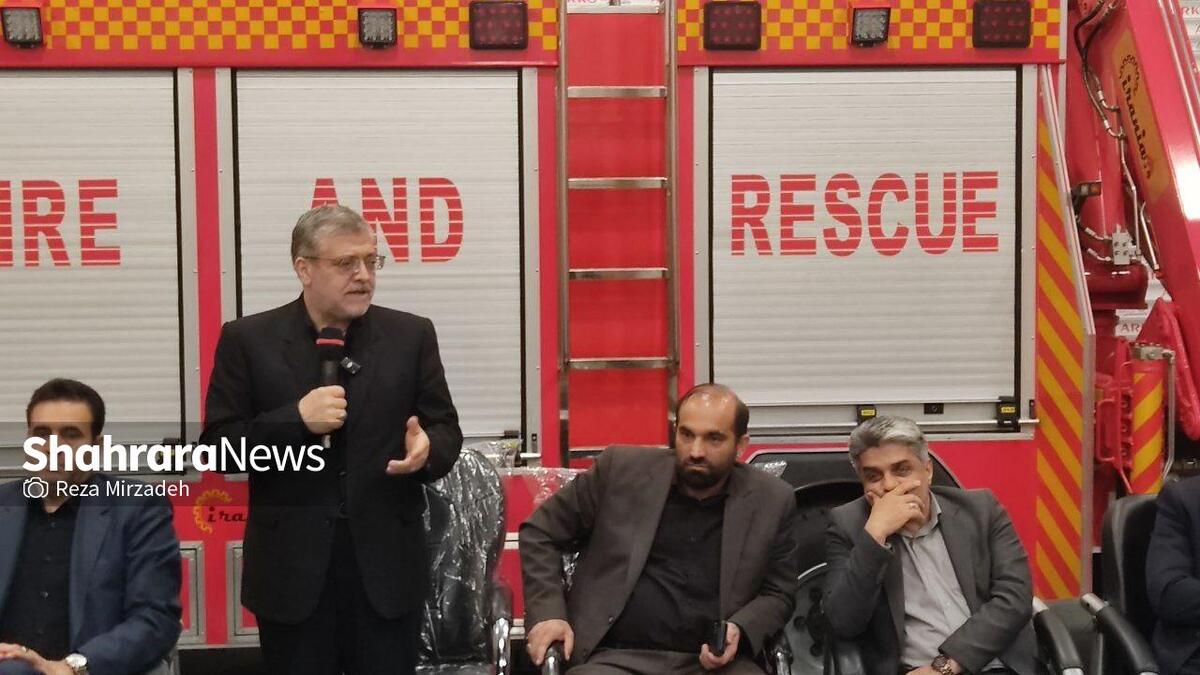 شهردار مشهد مقدس گفت: نیروهای شهرداری مشهد جان و مال خود را در طبق اخلاص گذاشته اند و مدیریت شهری پای کار مردم ایستاده است.