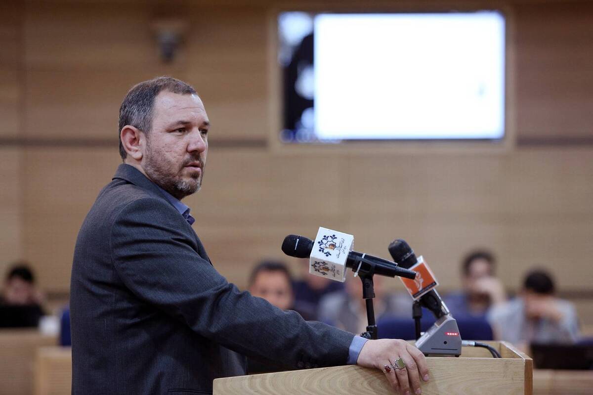 سخنگوی شورای اسلامی شهر مشهدمقدس ضمن گلایه از مجلس شورای اسلامی گفت: از شورای نگهبان خواهش می‌کنیم مصوبه اخیر مجلس را رد کنند و اجازه ندهند دوره هفتم شورای شهر سه‌ساله شود.