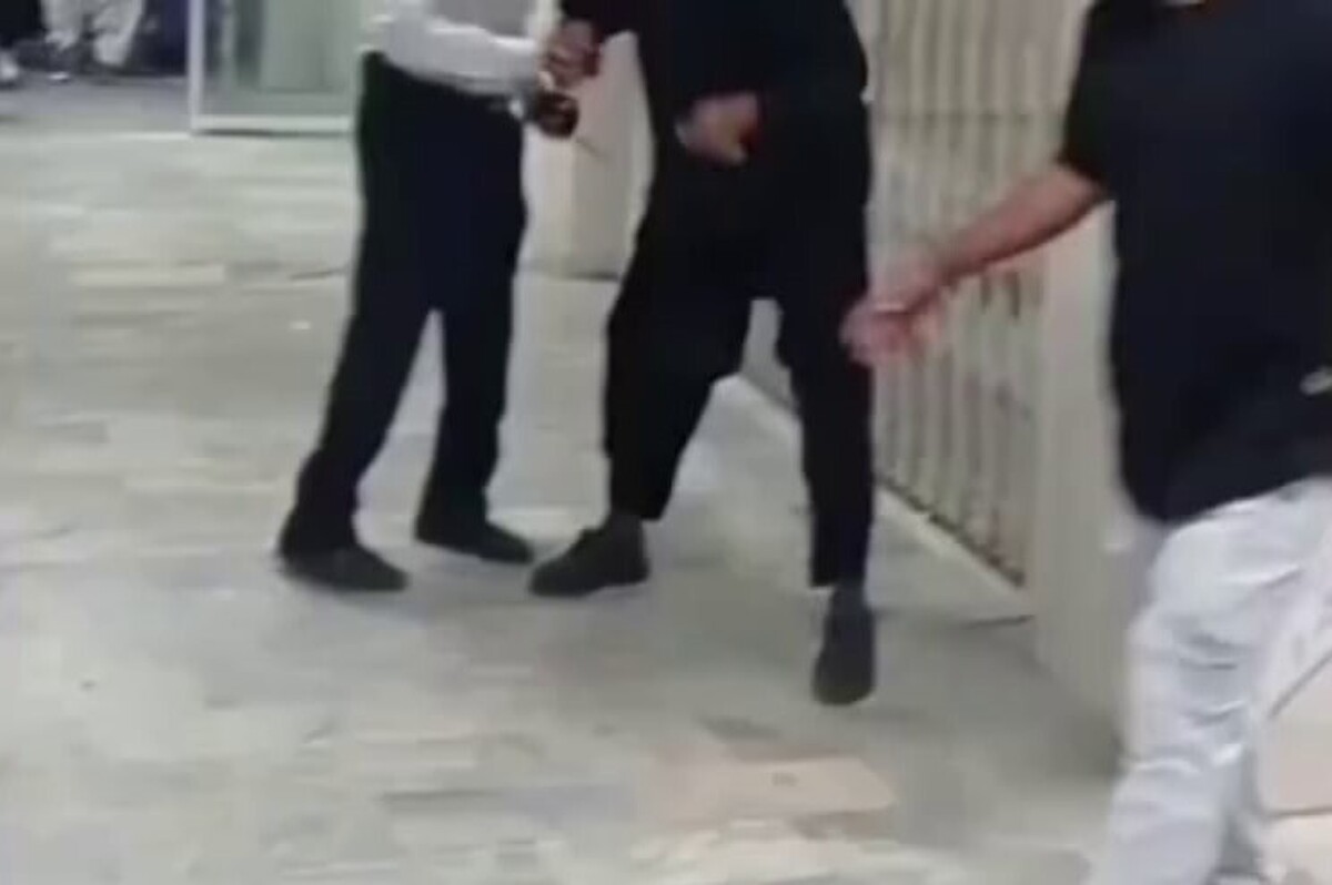 مدیر روابط عمومی دانشگاه علوم پزشکی زاهدان گفت: درگیری بیرون از بیمارستان خاتم‌الانبیا(ص) زاهدان به داخل اورژانس کشیده شده و حمله‌ای در کار نبوده است.