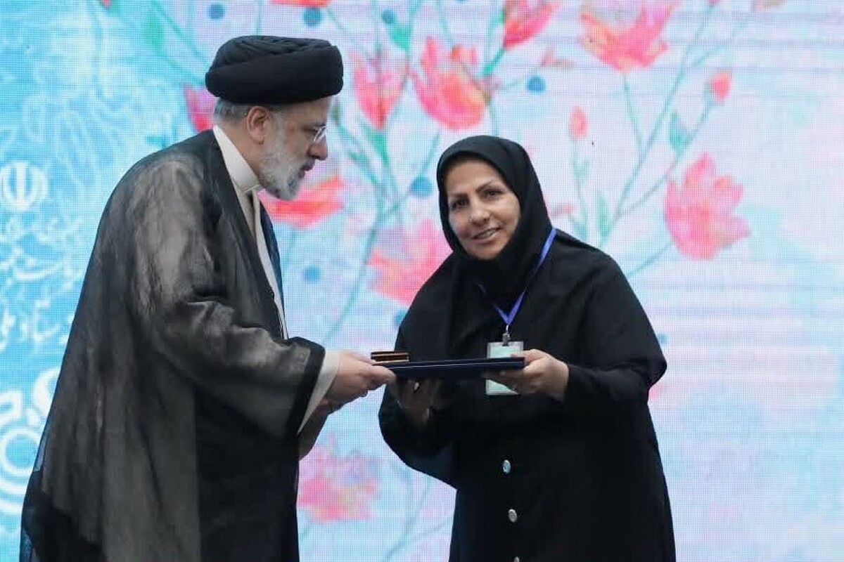 شهید آیت الله رئیسی به نقش آفرینی با برکت بانوان جامعه در گام دوم انقلاب و ارتقای توانمندی دختران توجه ویژه ای داشته است.