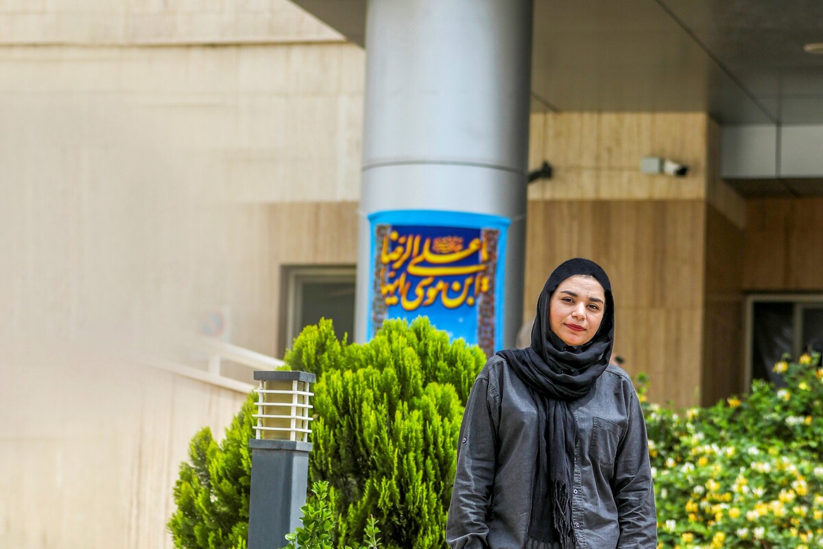 مریم هنگامی‌که دانشجوی رشته نرم‌افزار شد، از تهران به مشهد آمد و بعد‌از اینکه متوجه بیماری‌اش شد، در همین شهر ماند و شفایش را از امام مهربانی‌ها خواست.