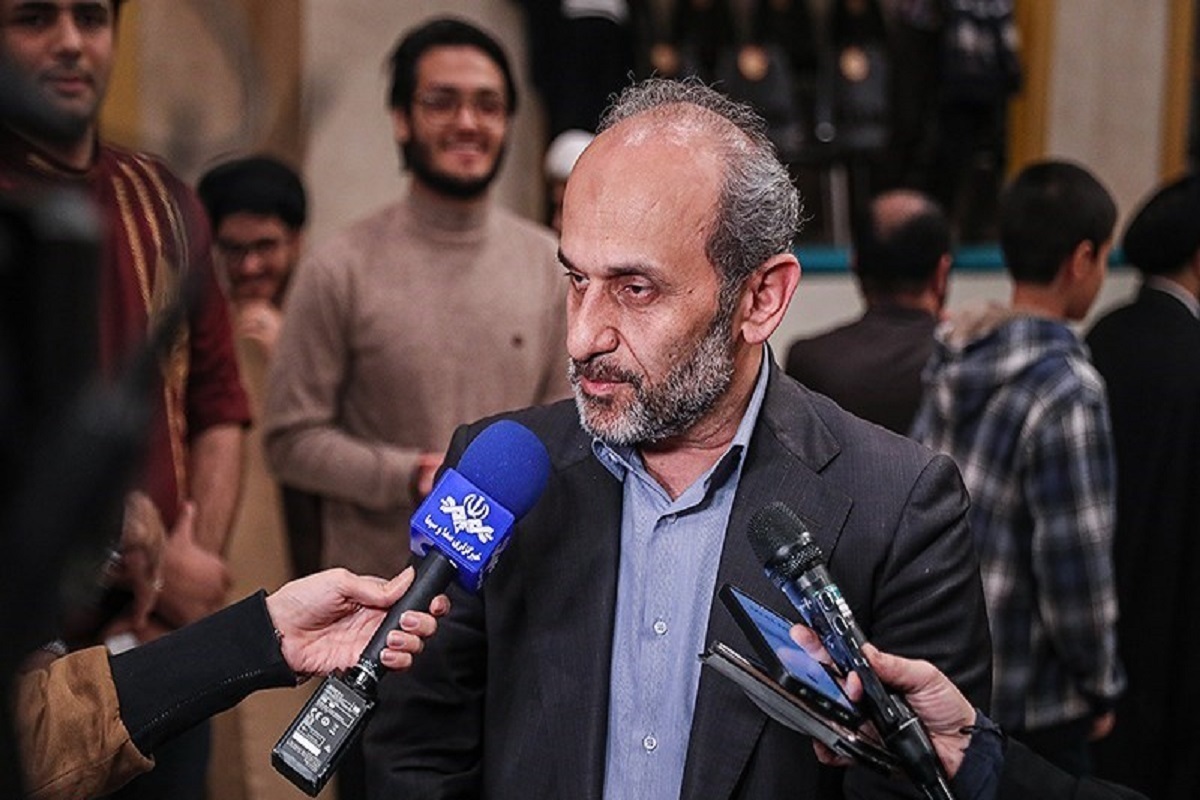 «پیمان جبلی» رئیس صدا و سیما به فرودگاه رفت و از پیگیری‌های لازم درباره بازگرداندن گروه رسانه‌ای رسانه ملّی از عربستان خبر داد.