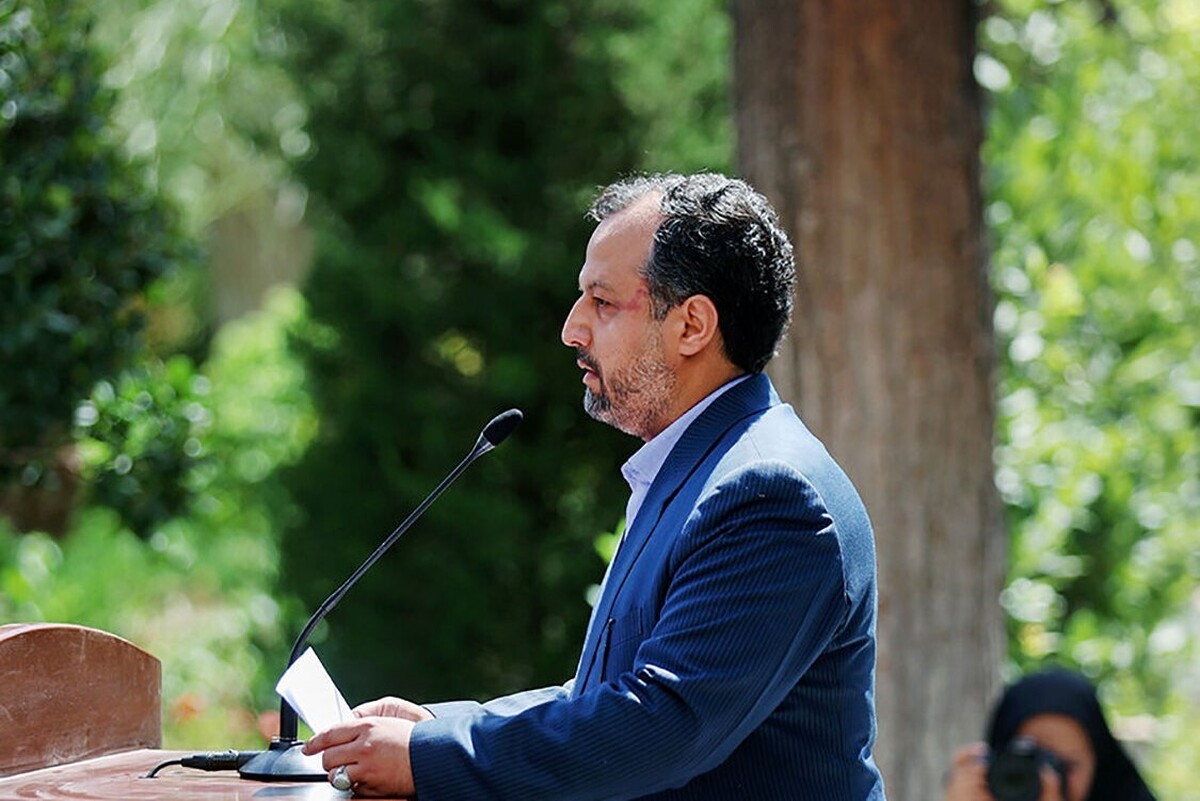 وزیر اقتصاد و امور دارایی گفت:برای تسهیل بهبود محیط کسب و کار شرایط سخت و غیر ضرور حذف شد.