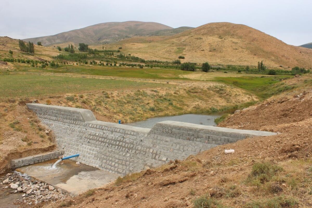 مدیرکل دفتر کنترل سیلاب و آبخوانداری سازمان منابع طبیعی گفت: در حال حاضر کسری آبخوان‌های کشور حدود ۱۴۰ میلیارد مترمکعب است.