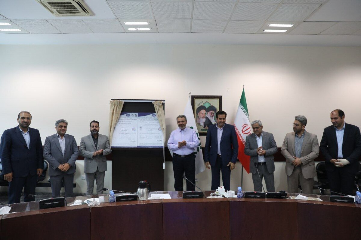 معاون محیط زیست و خدمات شهری شهرداری مشهد گفت: با بررسی الزامات گواهینامه بین‌المللی مدیریت زیست‌محیطی ایزو ۱۴۰۰۱-۲۰۱۵ متوجه شدیم، با اصلاح و تغییرات لازم، قادر به اخذ این گواهینامه خواهیم بود که طی بازه زمانی ۶ ماهه موفق به اخذ این گواهینامه شدیم.