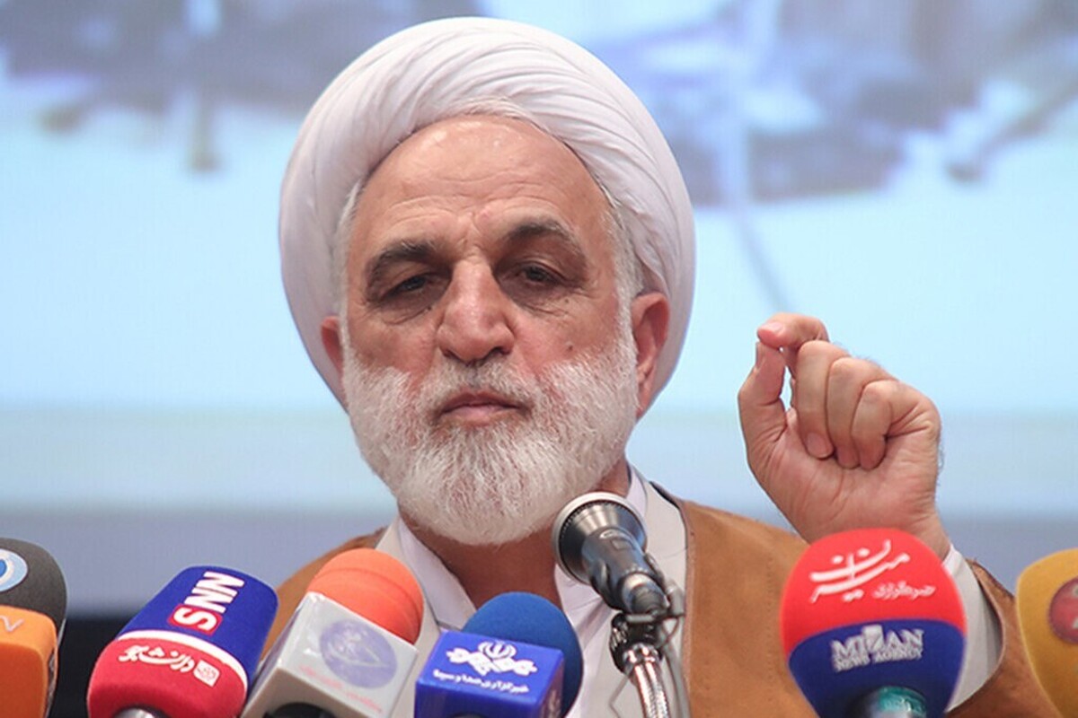رئیس قوه‌قضائیه تصریح کرد: بدون تردید، همه مردم ما توقع دارند که نامزد‌های محترم و ستاد‌ها و هواداران آن‌ها، ملتزم به رعایت قانون و اخلاق باشند و حقوق مردم را رعایت کنند.