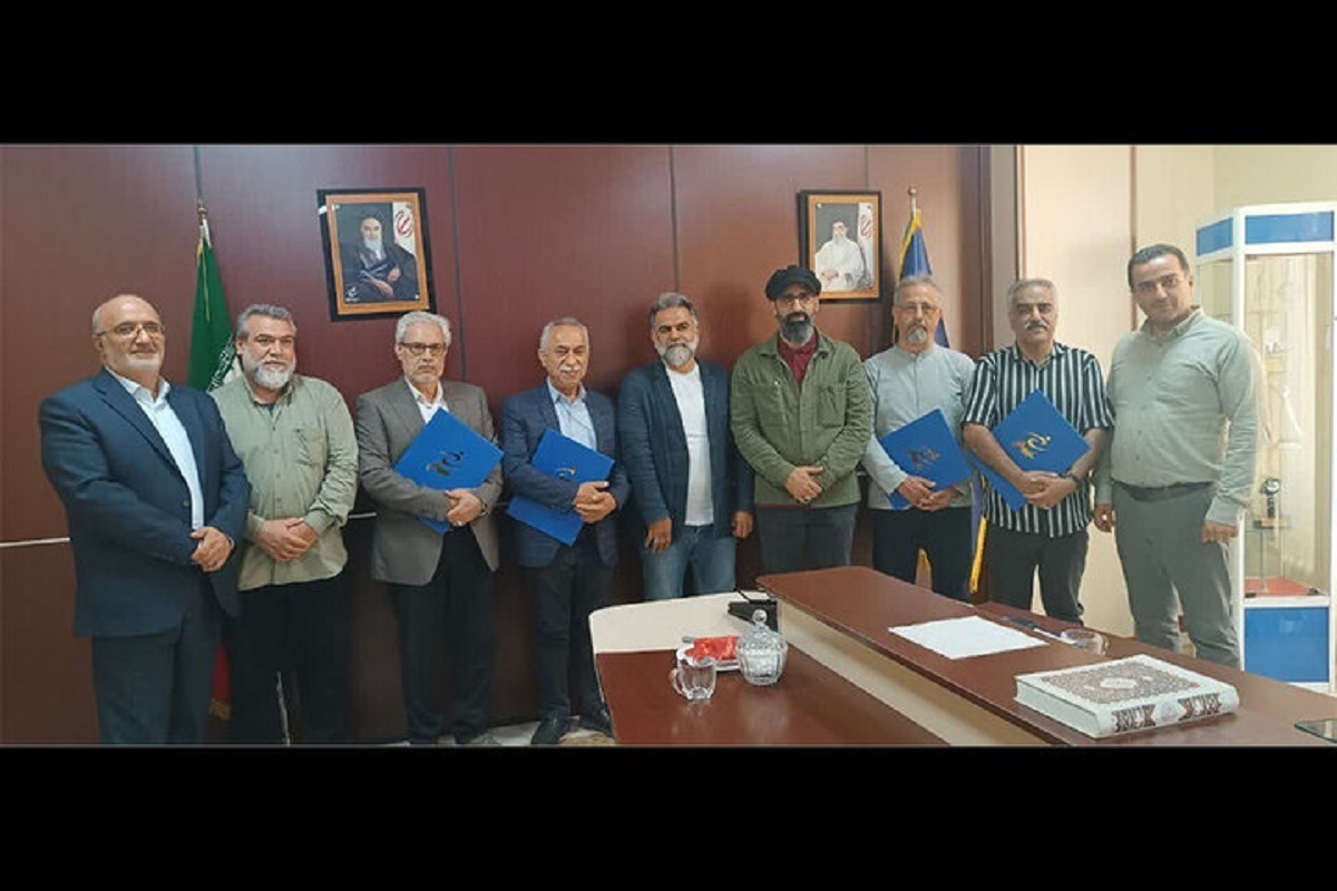 احکام دبیران جشنواره‌های ادبی و هنری سازمان بسیج هنرمندان کشور در سال ۱۴۰۳ اهدا شد.