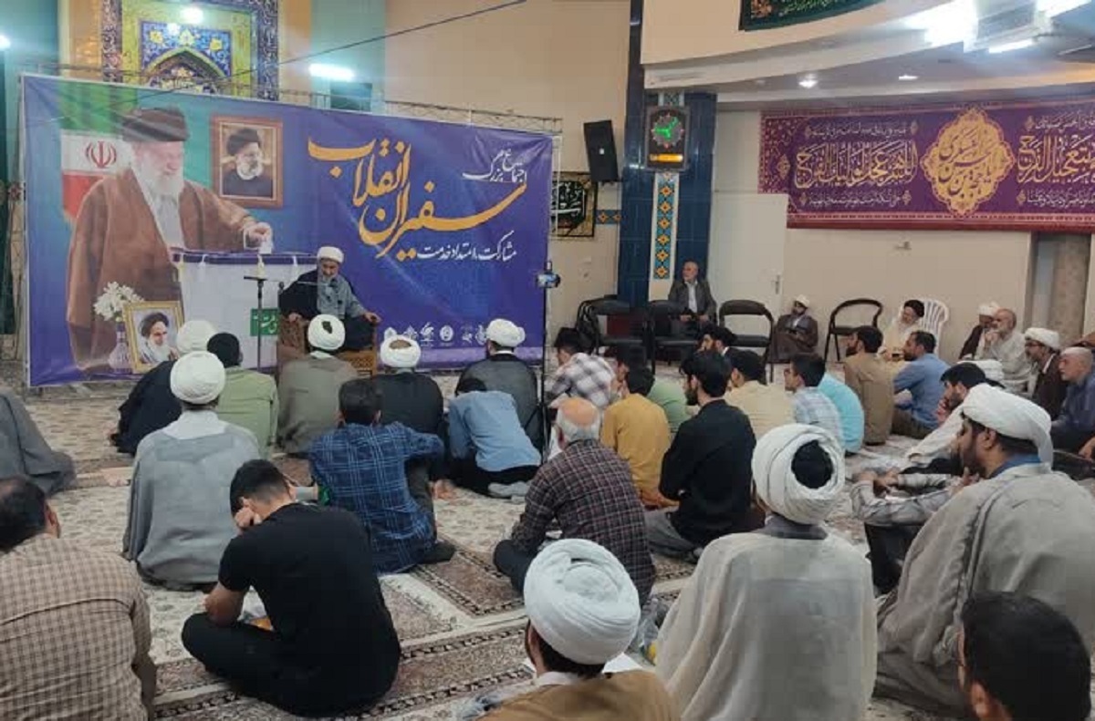 اجتماع بزرگ «سفيران انقلاب؛ مشارکت، امتداد خدمت» به همت تعدادی از نهادهای حوزوی در مشهد برگزار شد.