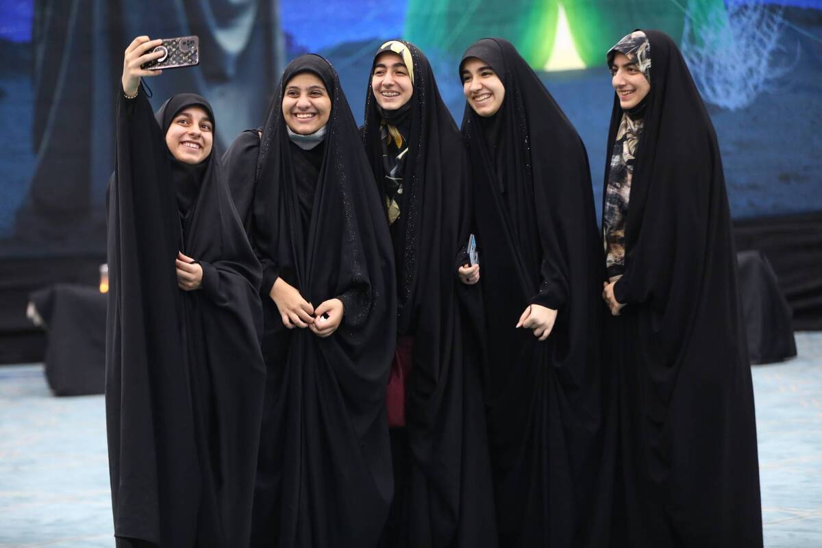 مسئول مرکز آموزشی و تربیتی نوجوانان گفت: دوره تابستانی محیا نوبا محوریت شش مبحث آموزشی، تفریحی و هنری جامع ویژه دختران متوسطه اول با رویکردتربیتی در مشهد آغاز به کار کرد.