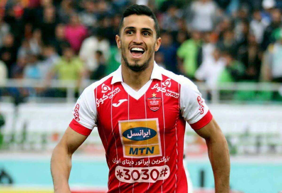 باشگاه پرسپولیس از بین علیپور و ترابی یکی را جذب خواهد کرد.