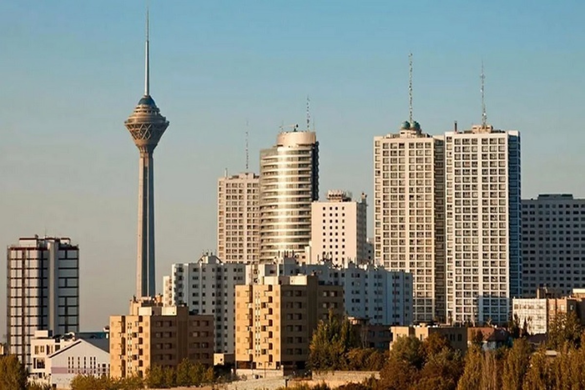 بر اساس اطلاعات بانک مرکزی، در خردادماه ۱۴۰۳، تعداد آپارتمان‌های مسکونی معامله شده در شهر تهران به ۳۸۷۲ واحد مسکونی رسید که این میزان نسبت به ماه قبل ۲۰.۶ درصد کاهش نشان می‌دهد، اما در مقایسه با خرداد سال قبل ۱۴.۱ درصد بیشتر است.