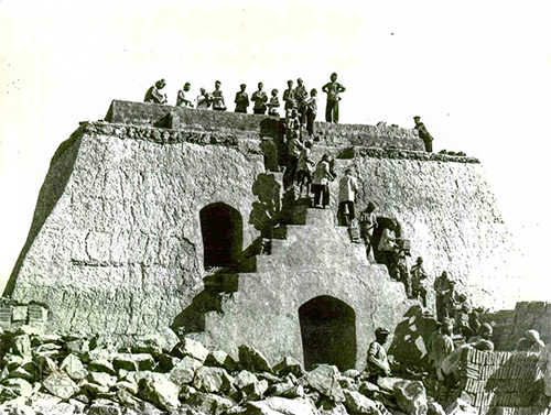 روایتی گرم از آجر‌هایی که مشهد را ساختند