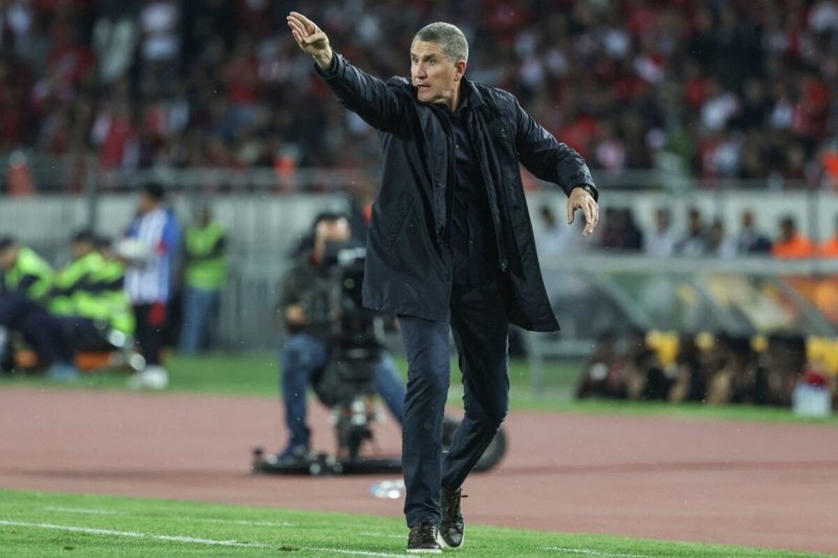 مجوز سفر و حضور سرمربی خارجی پرسپولیس به ایران صادر شد.