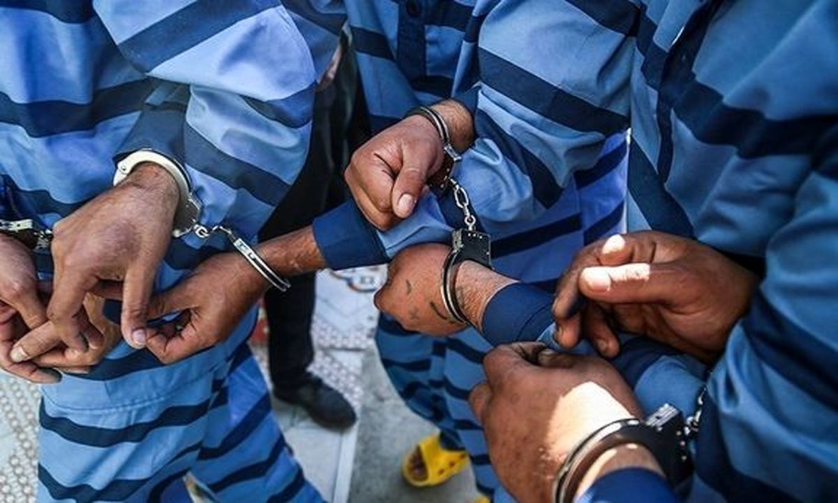 رئیس پلیس آگاهی خراسان رضوی گفت: گزارش سرقت‌های سریالی از خانه‌های مسکونی در مشهد، کارآگاهان پلیس آگاهی خراسان رضوی را بر آن داشت به طور ضربتی برای پیگیری این پرونده وارد عمل شوند.
