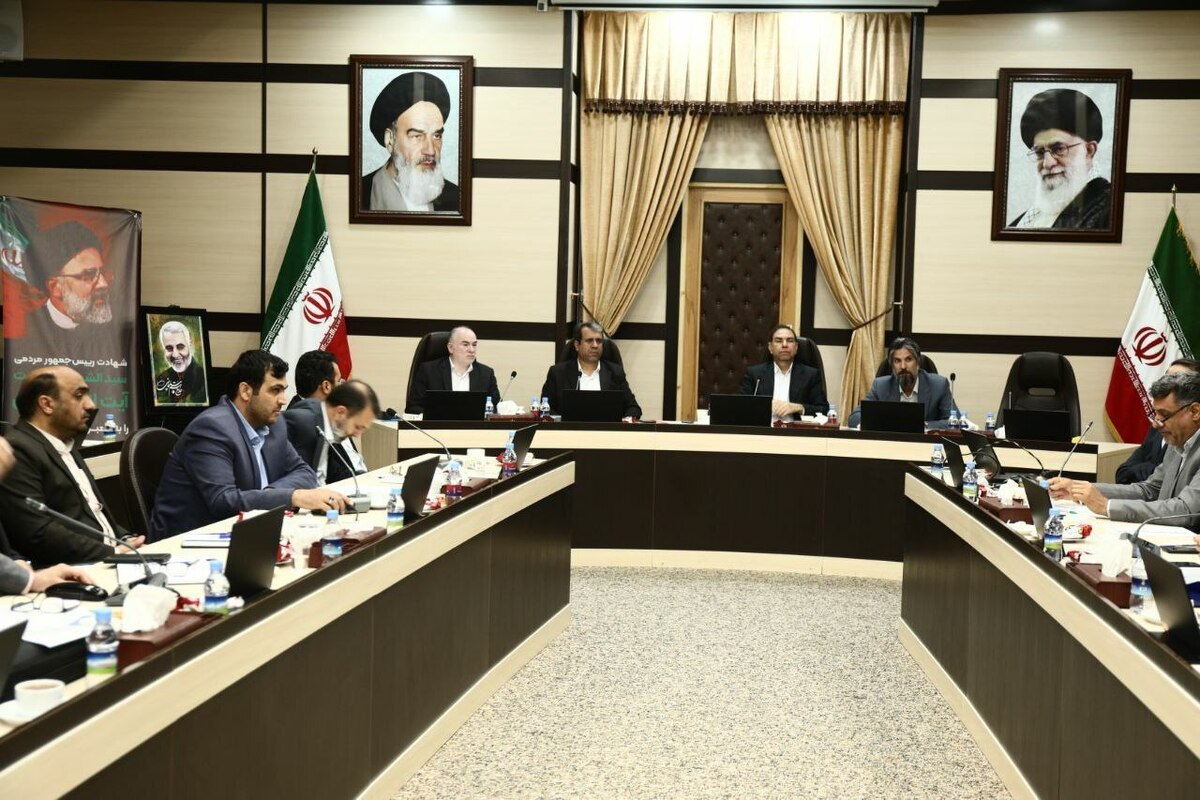 سرپرست معاونت هماهنگی امور اقتصادی استانداری خراسان رضوی گفت: واگذاری ۲۰ غرفه رایگان در کلانشهر مشهد برای ارائه محصولات خوراکی و اجرای طرح از مزرعه تا سفره با هدف تامین کالا‌های پر مصرف مردم زیر قیمت عرضه در سطح شهر مشهد در دستور کار قرار دارد.