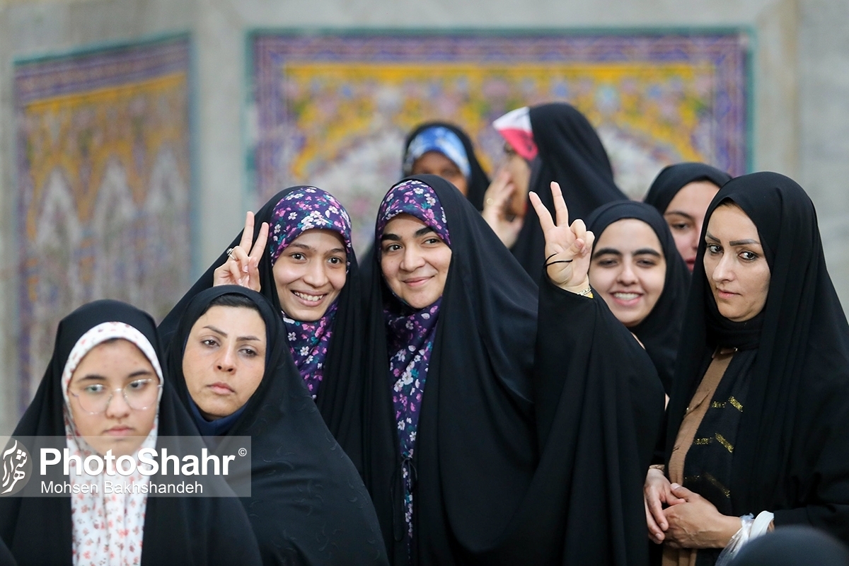 شریعت برای مشارکت سیاسی بانوان در برقراری و تثبیت حاکمیت اسلامی هیچ تفاوتی میان خانم‌ها با آقایان قائل نیست.