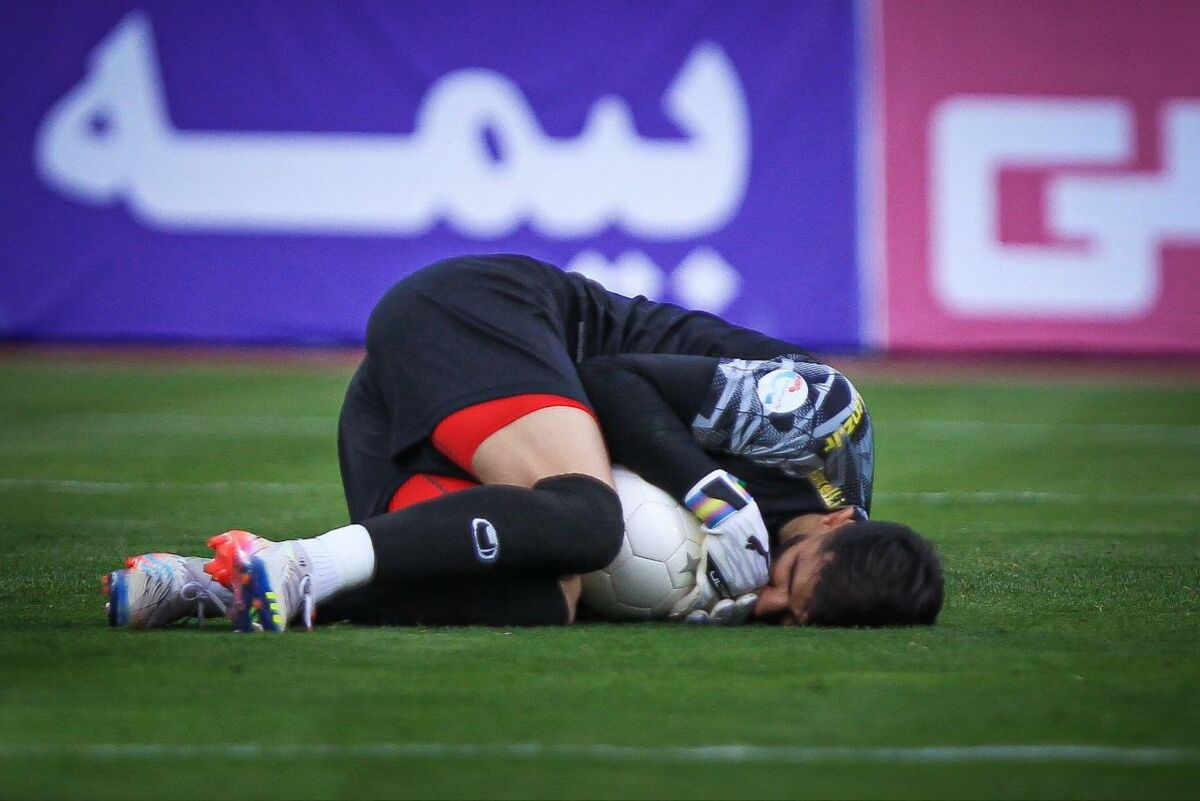 گلر ملی پوش پرسپولیس به دنبال راهی است تا با افزایش قراردادش به این تیم برگردد.