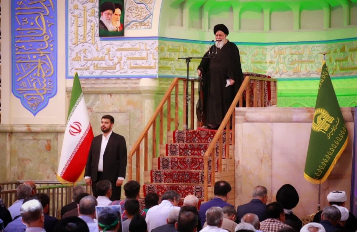 نماینده ولی‌فقیه در استان خراسان‌رضوی، در خطبه‌های نمازجمعه مشهد گفت: حالا کسی ممکن است بگوید آقاجان ما در مرحله اول شرکت می‌کنیم، اما دیگر تکلیفی نداریم در دور دوم؛ این حرف‌ها نیست. آنچه سرنوشت شما را تعیین می‌کند، مرحله دوم انتخابات است.