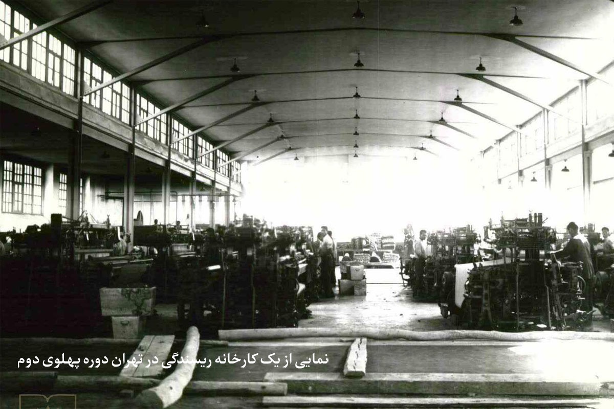 در گذشته مشهد، بازار مهم پشم خراسان به حساب می‌آمد و طبق اسناد سال‌۱۳۲۹‌قمری در این شهر، سالانه حدود ۴۵۰‌تن پشم تولید و نزدیک به ۶۰‌درصد آن به روسیه صادر می‌شد.