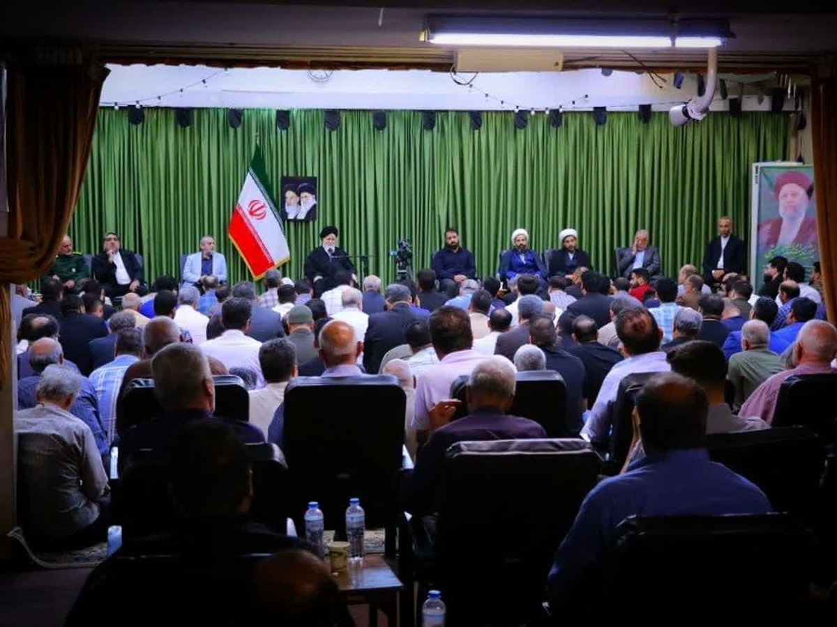 نماینده ولی‌فقیه در استان خراسان‌رضوی گفت: به شما توصیه می‌کنم هیچ‌چیز را بر کارکردن در دستگاه اباعبدالله(ع) واجب‌تر ندانید؛ زیرا اگر نوکر باشید و نوکر بمانید، وجود اقدس سیدالشهدا(ع) همه‌چیز زندگی شما را خودش اداره می‌کند.