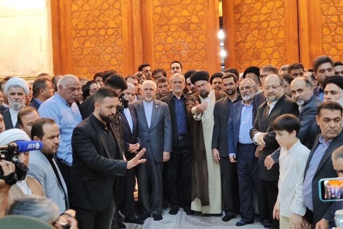 رئیس جمهور منتخب با اهدای تاج گل به بارگاه امام خمینی (ره) با آرمان‌های بنیانگذار جمهوری اسلامی ایران تجدید و میثاق کرد.