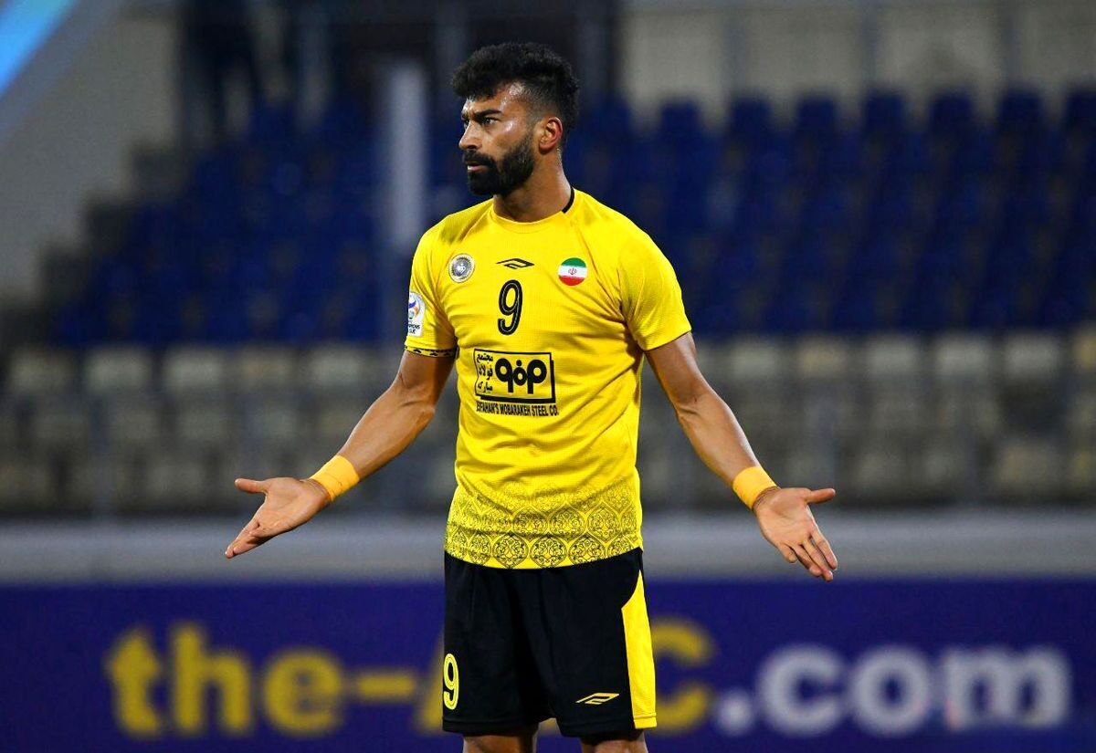 باشگاه پرسپولیس نتوانست از اولین خریدش رونمایی کند.