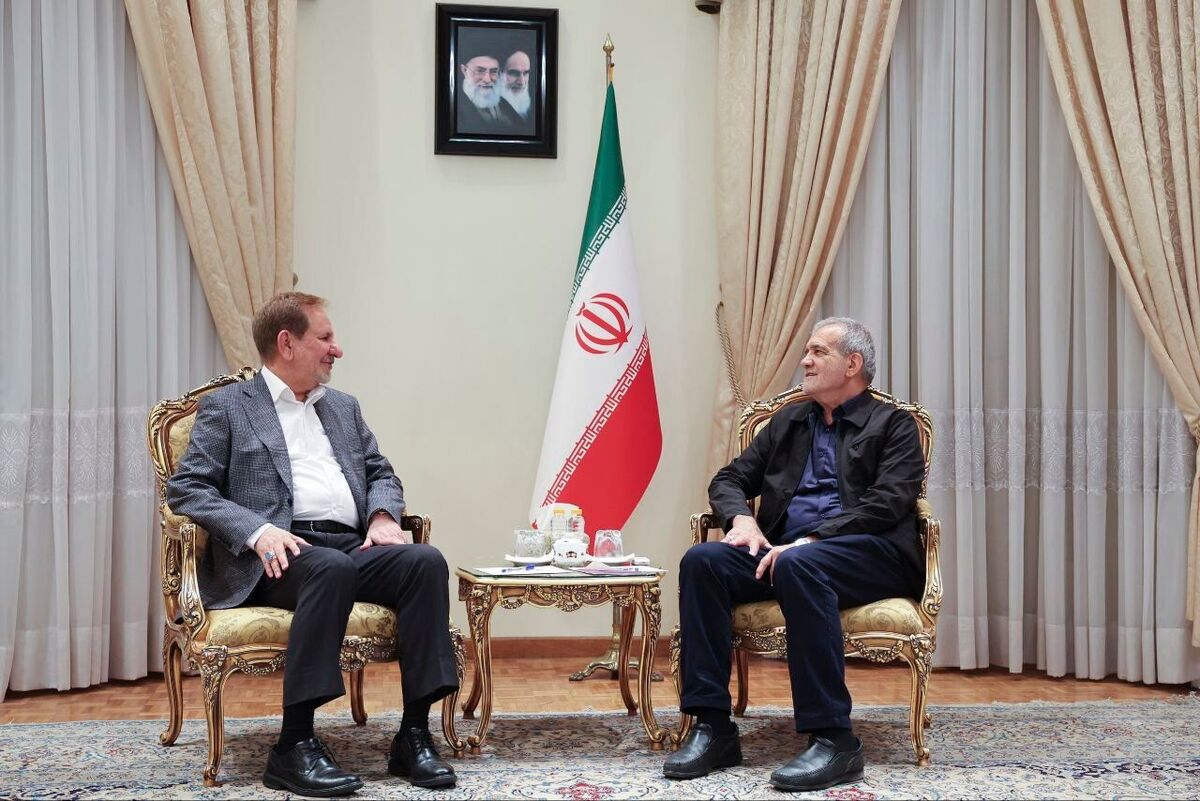 معاون اول دولت‌های یازدهم و دوازدهم عصر یکشنبه ۱۷ تیر ۱۴۰۳ با حضور در دفتر مسعود پزشکیان رئیس جمهوری منتخب، با وی دیدار و گفتگو کرد.