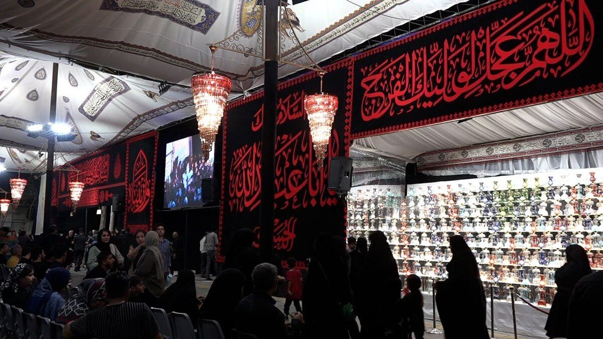 در دومین شب ماه محرم الحرام و همراه با سایر هیئات عزاداری، موکب حضرت زهرا (س) واقع در خیابان امام خمینی (ره) میزبان زائران و مجاوران حرم مطهر رضوی است.